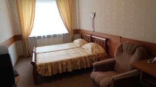 Отель Гостиница МАН Druzhkovka Двухместный номер с 2 отдельными кроватями-2