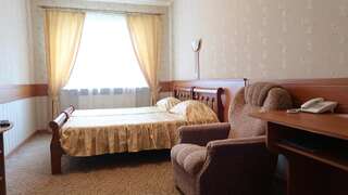 Отель Гостиница МАН Druzhkovka Двухместный номер с 2 отдельными кроватями-3